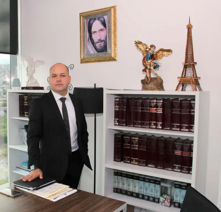 CEO: Lic. Julio Garza
